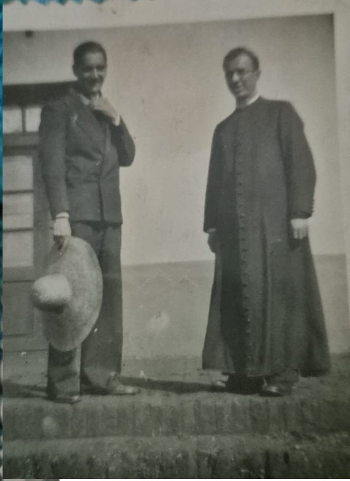 Gelimer con el padre en el Colegio Gentilini